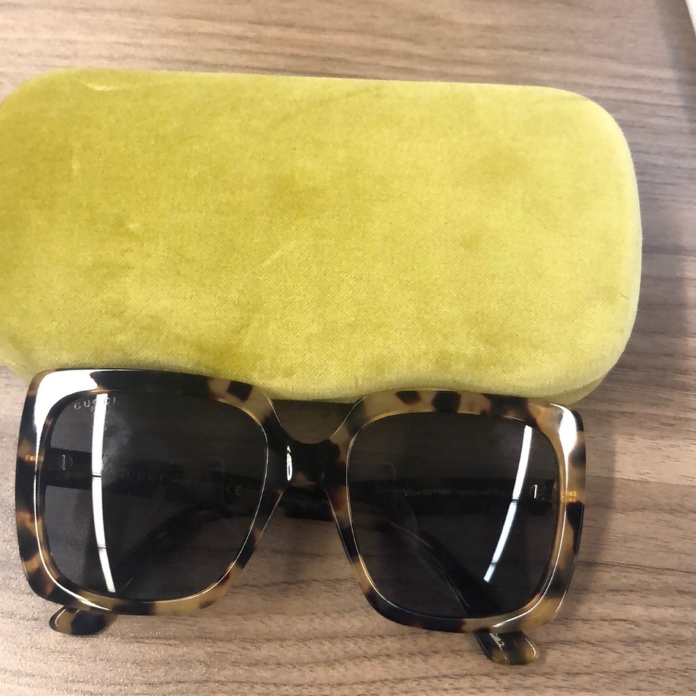 Gucci tortoise shell sunglasses